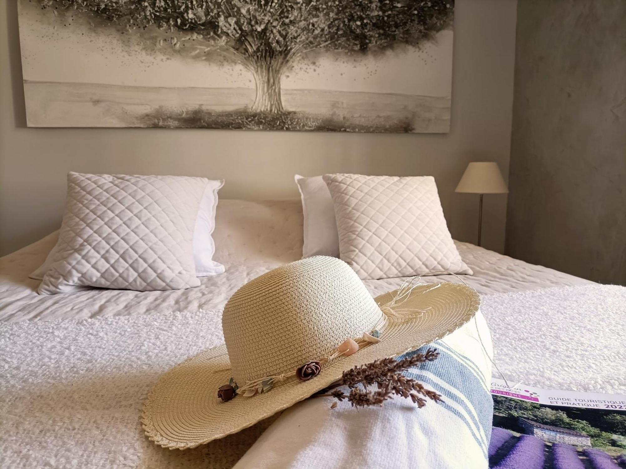 La Ferme Les Eybrachas Hotel Reauville Room photo
